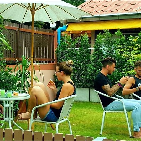 Wanderlust Bangkok Hostel Bagian luar foto